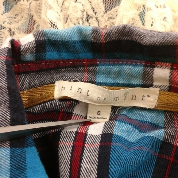 Hint of Mint Flannel and Floral Lace Button Up - Picture 7 of 10